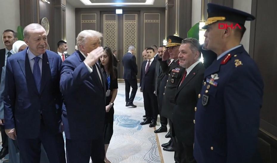 ABD Başkanı Trump'tan Türk Askerine Saygı Duruşu ve Karşılama Anları