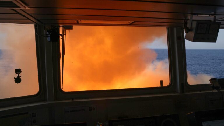 Husiler: 1 ABD destroyeri ve 3 ikmal gemisini hedef aldık