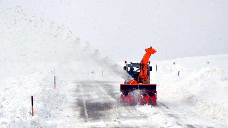 3 ilde yoğun kar: 55 yol ulaşım için kapalı