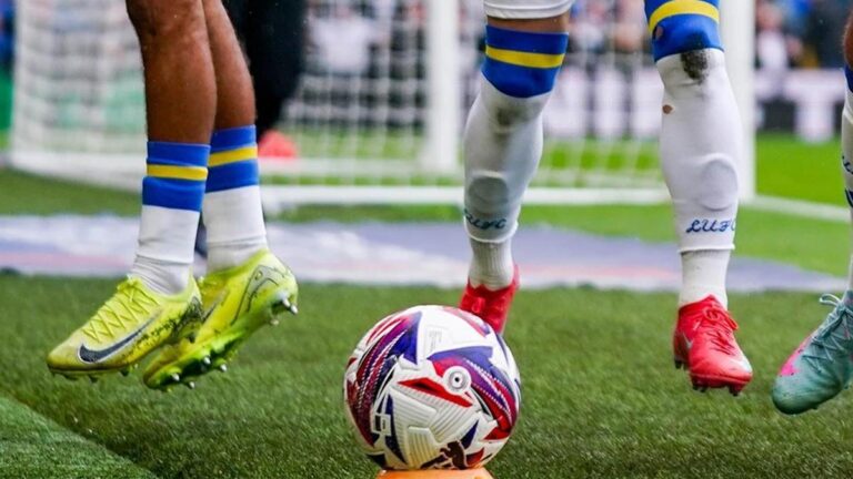 Leeds United ve Burnley, İngiltere’deki Şampiyonada Leeds United ile Premier Lig’e yükseldi