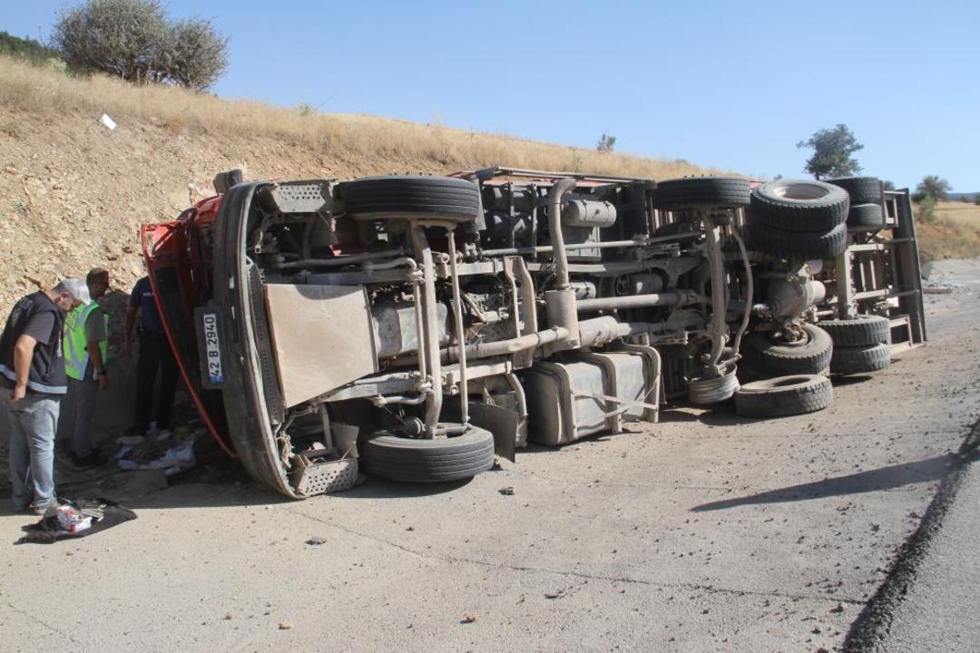 Ters Konya'da mermer bloklar ve gövdeler taşıyan çekimler: 2 Yaralı 2