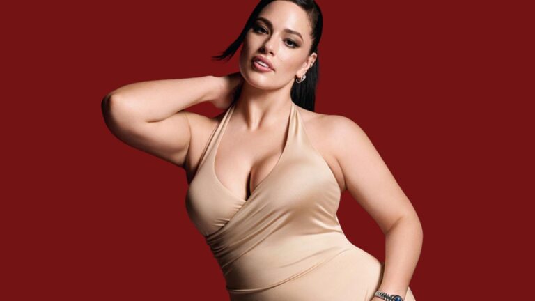 Ashley Graham havuz keyfi yaptı! Kırmızı mayosuyla fiziğini sergiledi