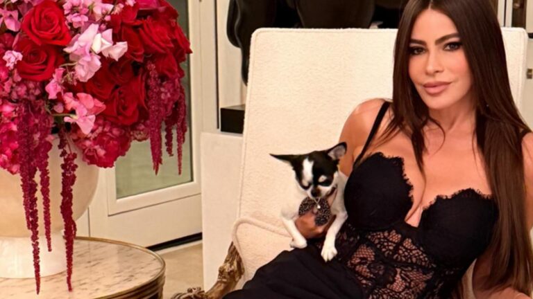 Sofia Vergara’dan olay bikinili pozu! Görenler yaşına inanamadı